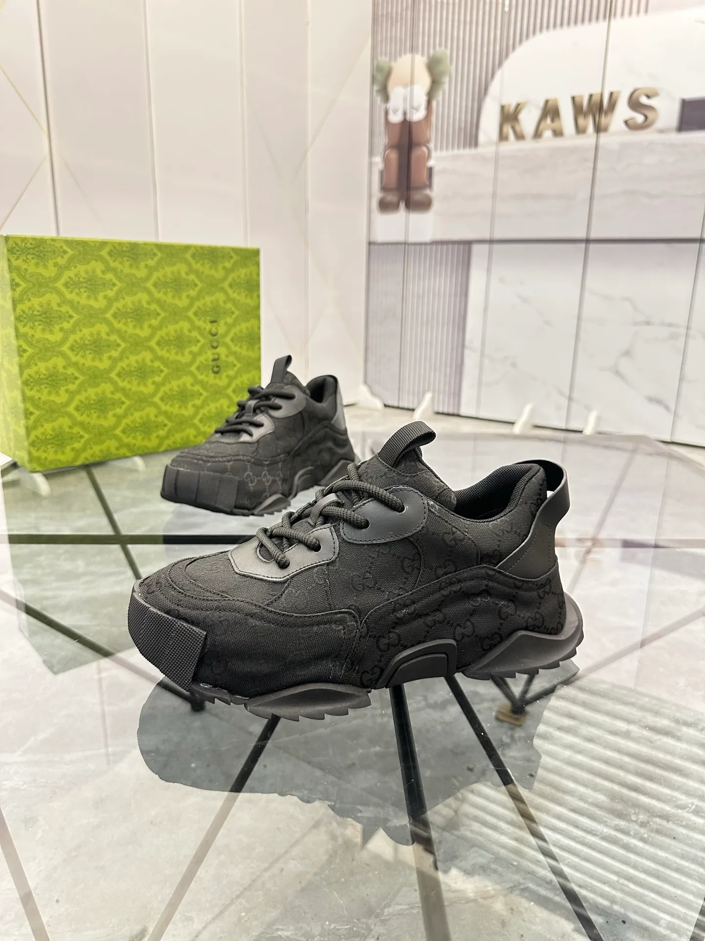 Men's shoes for sale 💰: 💰P580¥ Product trademark: Gucci* "Gucci*" low-top casual shoes Regular size: 38-45 (can be customized to 46) Large size Product materials: Upper imported cowhide stitching original material, breathable lining, original outsole. No.: 0008